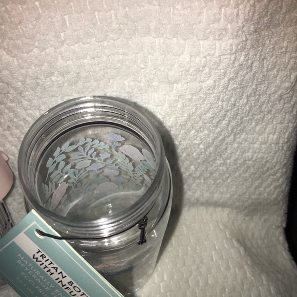 Water bottle - Picture 3 of 9